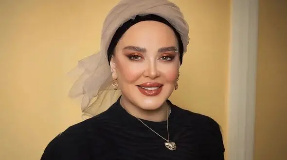 بهاره رهنما با چادر گُل گلی رنگارنگ در یک رستوران عراقی در کربلا/ زیارت قبول+عکس