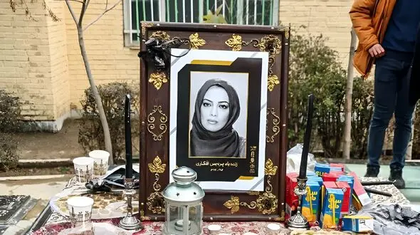 عکس ها/ نگاهی به سینی های تزئین شده خرما و حلوای هنرمندان پیشکسوت ایرانی روی میزهای عزای شیک و زیبایشان/روحشان شاد و یادشان گرامی
