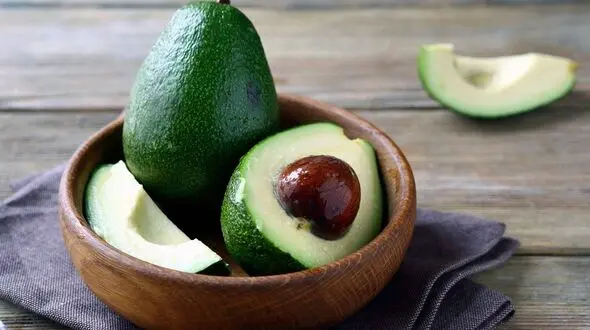 رفع کبودی دور چشم با مواد غذایی طبیعی