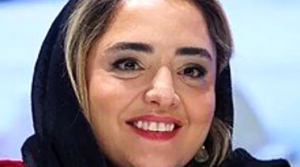 عکس‌های تازه و برفی نرگس محمدی و همسرش در خارج!