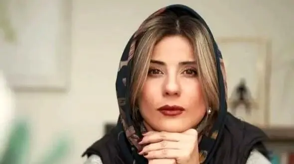 فیلم/ پاسخ تحقیرآمیز و کوبنده سارا بهرامی به بی احترامی خواهر شوهرش/ دائما یکسان نباشد حال دوران غم مخور/ اینجوری باید جواب آدمای گستاخ رو داد!