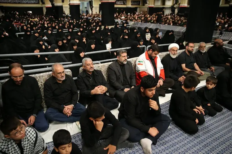 رهبر انقلاب در شب عاشورا