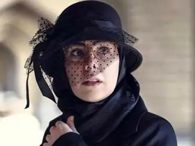 حدیث چهره‌پرداز بازیگر نقش جوانی «مژگان عباسی» «بچه مهندس» /کنار برج ایفل با تیپ اروپایی!