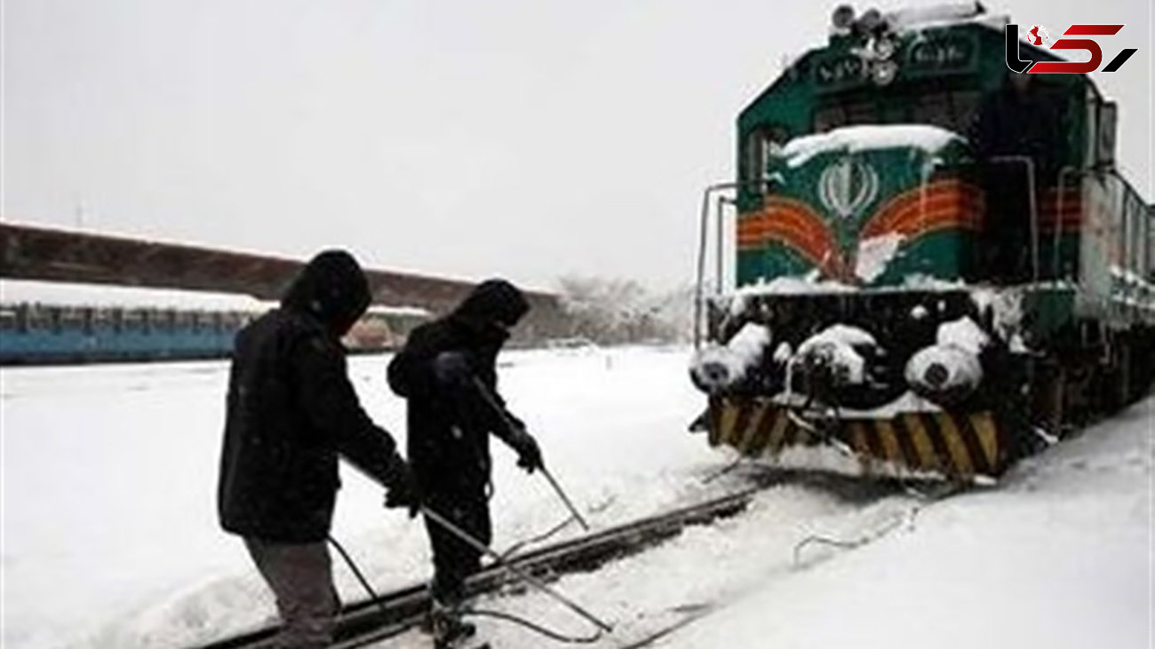  بی‌احترامی رئیس قطار ۳۶۹ به مسافران گرفتار در سرمای شدید + جزییات