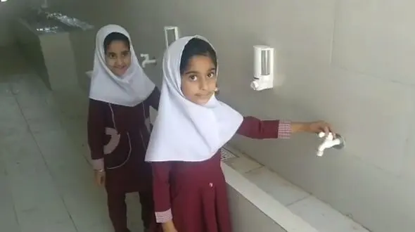 دختران و پسران دانش آموز مدرسه هفت تپه آب ندارند/ آموزش و پرورش: مشکل حل شد + فیلم
