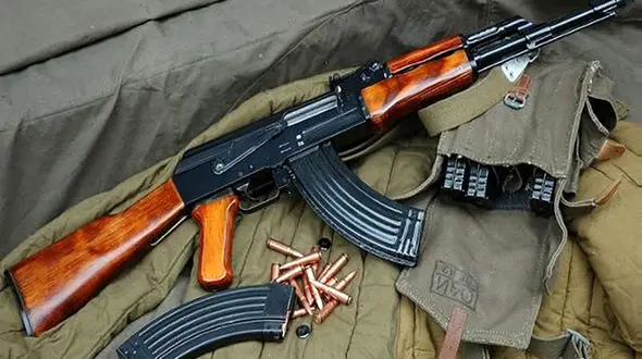 بازداشت مرد مخوف با 180 فشنگ جنگی کلاشینکف در آبادان