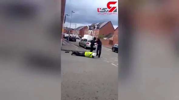 حمله خشونت آمیز اشرار به مامور راهنمایی و رانندگی برای سرقت موتورش+ فیلم