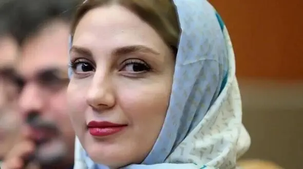 فیلم / نگاهی به چیدمان شاهانه و جذاب خانه حدیث میرامینی و همسرش/ از فرش اصیل ایرانی تا کتابخانه و مبلمان مدرن با تابلوهای هنری !