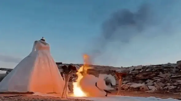 فیلم جگرسوز از  عروسی لاکچری  زوج عاشق پیشه در غزه فلسطین / داماد لباس و دسته گل عروس را آتش کشید../ عروس  زیر بمباران پر کشید ...