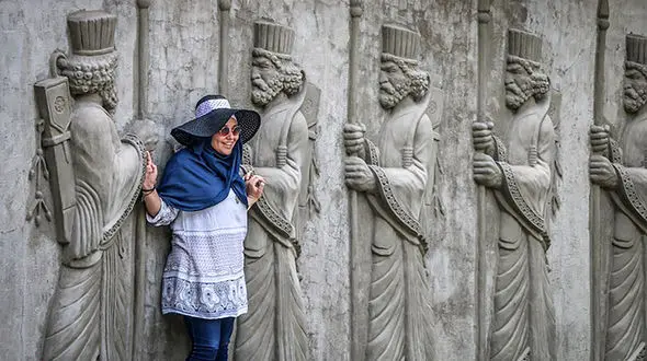 وزارت گردشگری از ظرفیت دانشجویان معماری و هنر غیر ایرانی برای انجام مطالعه روی آثار باستانی ایران استفاده کند + فیلم