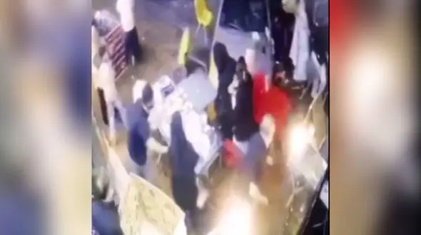  فیلم لحظه هولناک برخورد پراید با عابران / مشتریان ساندویچی زیر گرفته شدند