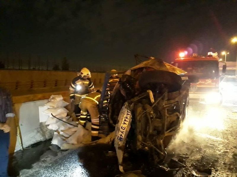 آتش‌سوزی مرگبار دو دستگاه نیسان همراه با ۴ زخمی