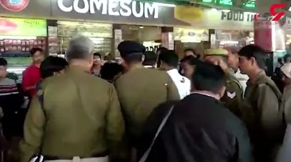 لحظات وحشتناک دختربچه ای روی ریل قطار + فیلم