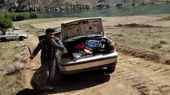 فیلم لحظه آتش زدن ماشین پیمانکار در بروجن