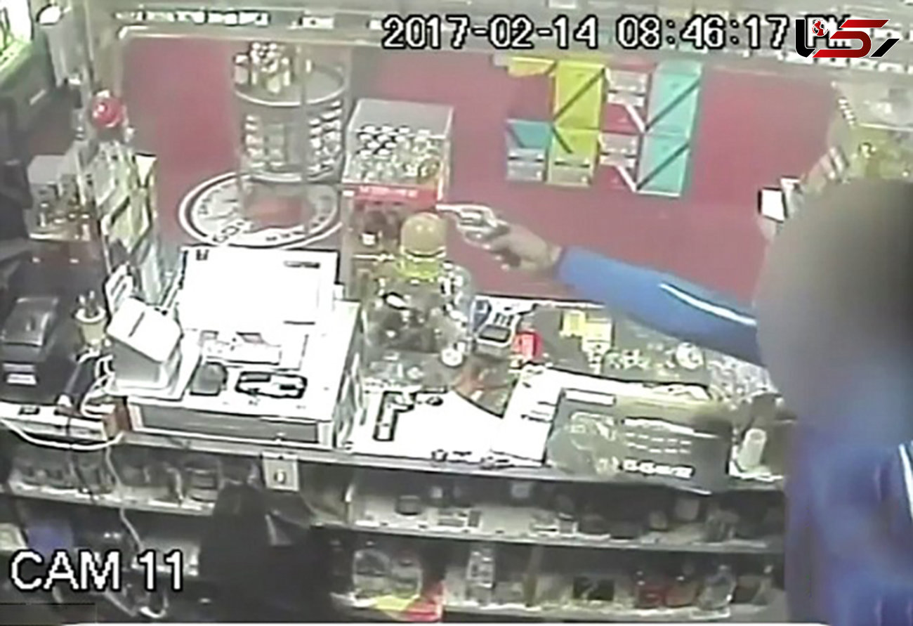 لحظه تیراندازی به دزد 22 ساله در سوپرمارکت +فیلم
