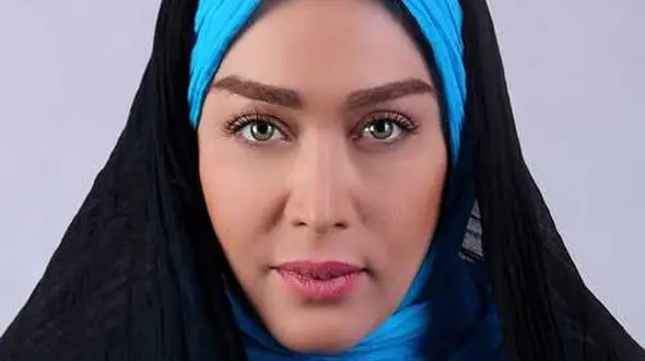 ذوق زدگی سارا منجزی پور از  مانتوی خوشرنگش + عکس