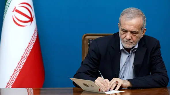 پزشکیان: دفاع از ایران فقط در میدان جنگ نیست، گاهی در یک تیتر درست و یک گزارش دقیق است