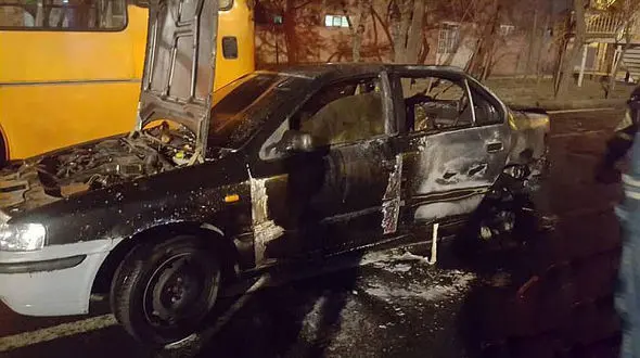 آتش سوزی سمند در خیابان بروجردی تهران +تصاویر