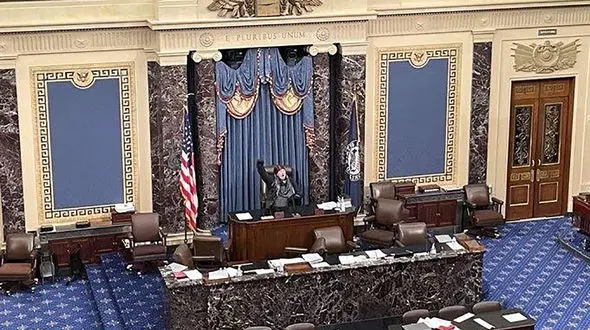 فیلم لحظه سقوط کنگره آمریکا + جزئیات و عکس