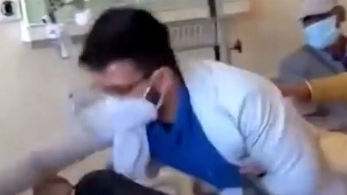 فیلم ضرب و شتم بیمار توسط پزشک