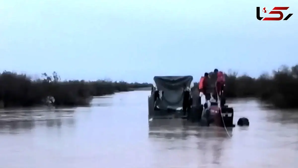فیلم گرفتار شدن راننده کامیون در سیلاب کرمان
