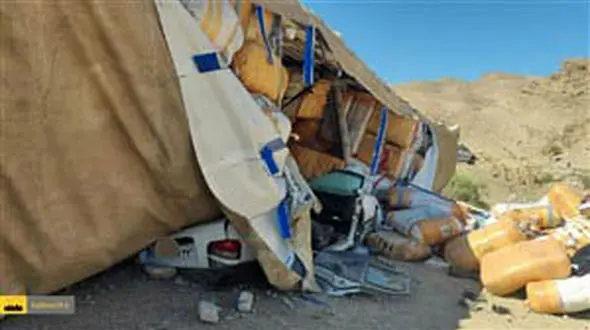 عکس پرس شدن پراید زیر تریلی پر از بار ! / مرگ فجیع راننده !