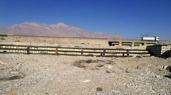 ترمیم سد بتنی در منطقه خلیج فارس +عکس