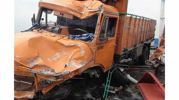 6 کشته در تصادف وحشتناک پراید و کامیون در محور کازرون به شیراز 