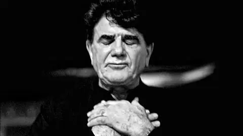 عاشقانه ترین تصنیف سعدی با صدای بهشتی استاد شجریان و پسر خلفش همایون با طراحی سنتی و اصیل محل اجرا/ روح استاد شاد و قرین آرامش