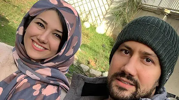 عکس های عاشقانه خواهر زیبای شاهرخ استخری ! / چهره ای بی آرایش و بی عمل زیبایی