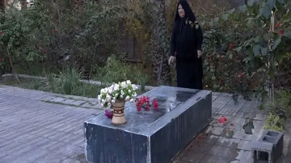 20 سال زندگی در کنار مزار همسر و فرزند بعد از زلزله بم / گفتگو با یک بازمانده در سالگرد وقوع زلزله 