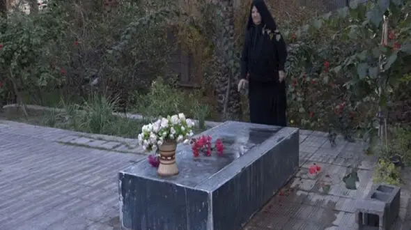 20 سال زندگی در کنار مزار همسر و فرزند بعد از زلزله بم / گفتگو با یک بازمانده در سالگرد وقوع زلزله 