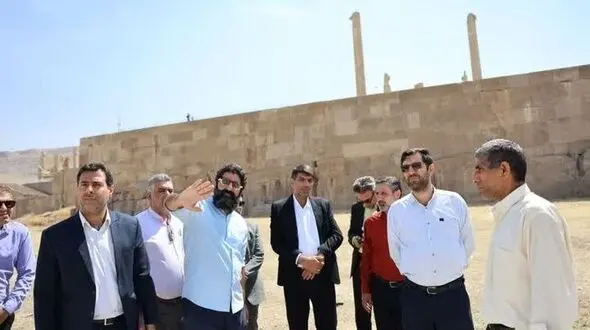 آماده‌سازی مجموعه جهانی تخت جمشید برای اجرای کنسرت موسیقی