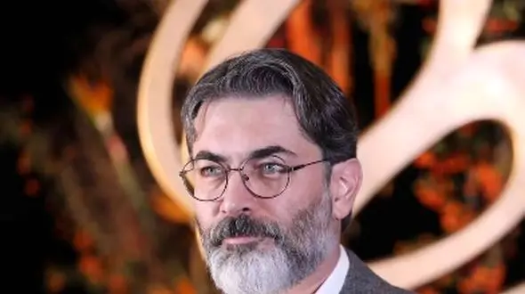 فیلم دیده نشده از دلبری یک دختر زیبا از پارسا پیروزفر! همه حسادت ها رو خانم جذاب برانگیخت!