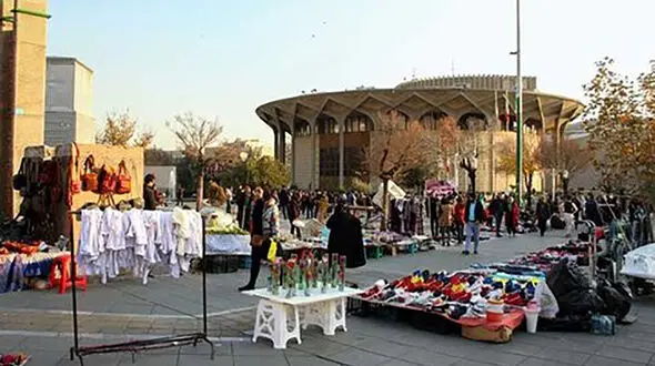 ساماندهی دستفروشان در محور ۱۵ خرداد؛ سد معبر خارج از محدوده جمع‌آوری می‌شود