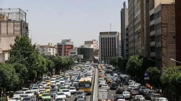 خلاقیت خنده دار شهرداری در نصب بنر برای ترغیب زوج ها به فرزندآوری با عکس گلوریا هاردی و ساعد سهیلی حماسه آفرید