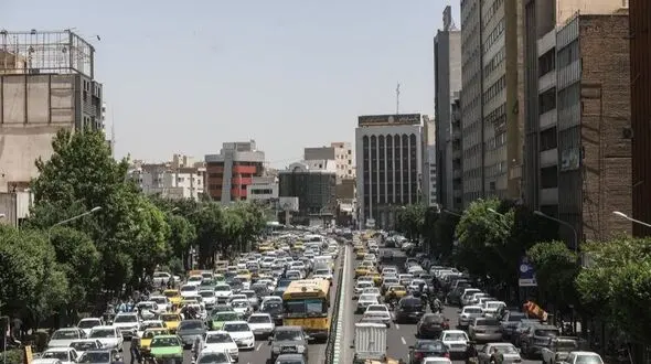 خلاقیت خنده دار شهرداری در نصب بنر برای ترغیب زوج ها به فرزندآوری با عکس گلوریا هاردی و ساعد سهیلی حماسه آفرید
