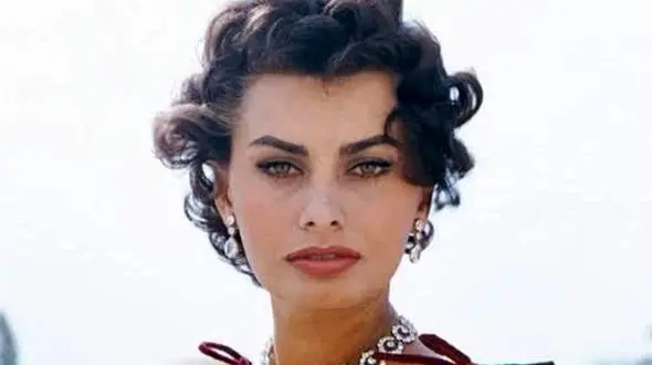 سوفیا لورن آخرین ستاره عصر طلایی هالیوود در ۹۰ سالگی (عکس)