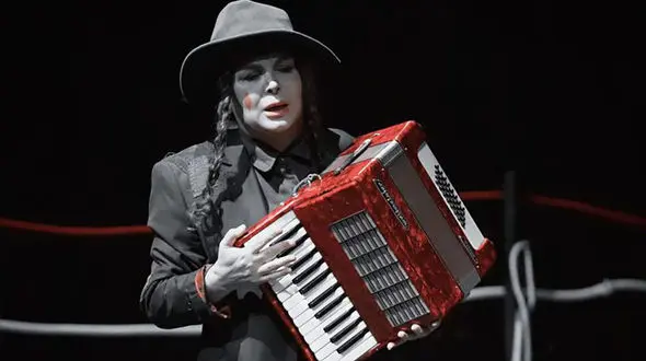 عمرا این خانم بازیگر را بشناسید!