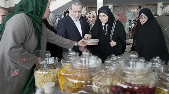 توصیه به همسرعراقچی : همسر دیپلمات باشید نه اینفلوئنسر اینستاگرامی