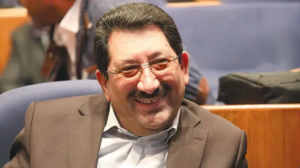 پشت محمد اتابک، وزیر صمت به کجا گرم است؟