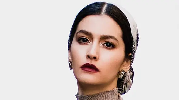 فیلم آواز باشکوه پردیس احمدیه با آهنگ  هوروش بند ! / هنوز من یادم نرفته چن ماهو چند وقته دور شدی از دنیام باورشم سخته + موزیک ویدیو