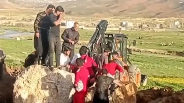 فیلم / مرگ تلخ مادر و 2 کودک خردسالش در استخر کشاورزی / در چهارمحال و بختیاری رخ داد