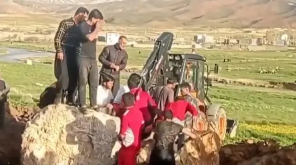 فیلم / مرگ تلخ مادر و 2 کودک خردسالش در استخر کشاورزی / در چهارمحال و بختیاری رخ داد