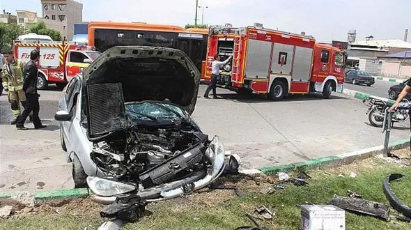  تصادف شدید پژو ۲۰۶ با جدول در بزرگراه شهید کریمی + تصاویر 