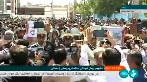 تشییع پیکر شهدای حمله تروریستی به کلانتری 16 زاهدان+ فیلم و عکس