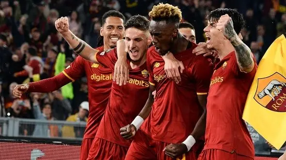 اتفاقی نادر در دنیای فوتبال/ آقای خاص احساساتی شد + عکس