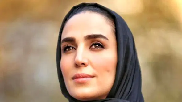 عکس/ سفره عقد باشکوه و زیبای سوگل طهماسبی با وسایل شیک و امروزی با تم طلایی/ همه چی تمومه...!