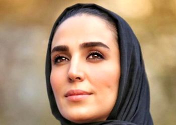 عکس/ سفره عقد باشکوه و زیبای سوگل طهماسبی با وسایل شیک و امروزی با تم طلایی/ همه چی تمومه...!