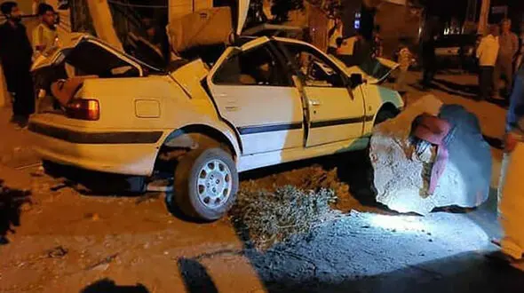 تصادف هولناک پژو پارس  با ستون برق در روستای اسلام آباد+ عکس